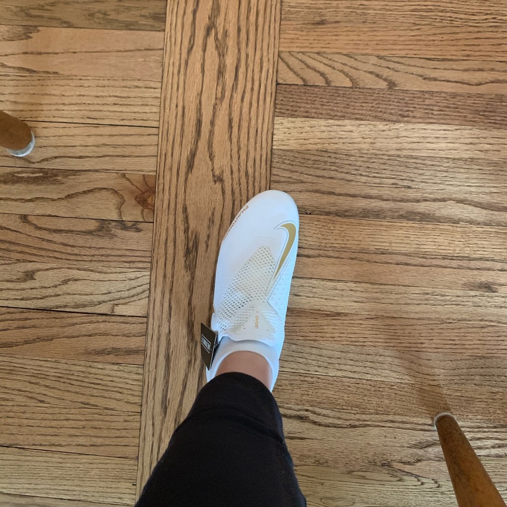 cleats - Picture 7 of 8